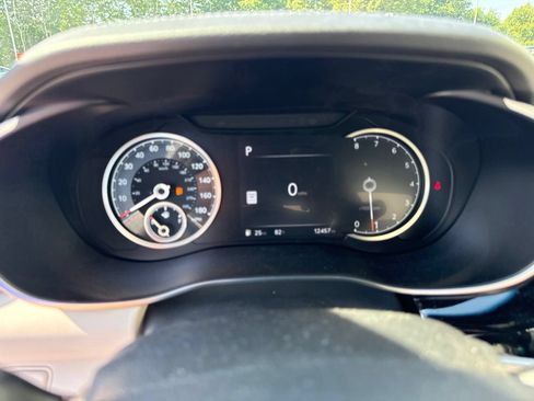 Used 2025 Genesis G70 2.5T RWD image 30