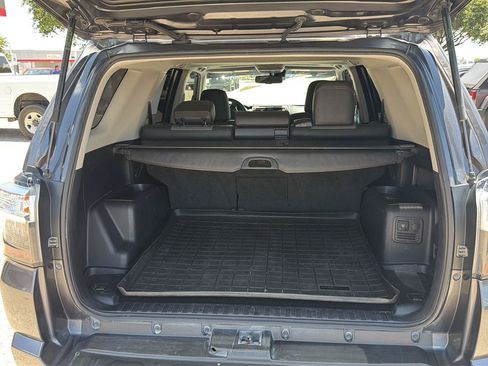 Used 2022 Toyota 4Runner SR5 Premium w/ Moonroof Package RWD image 15