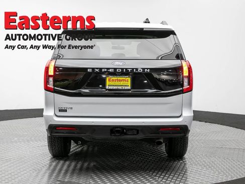 Used 2025 Ford Expedition Active AWD/4WD image 6