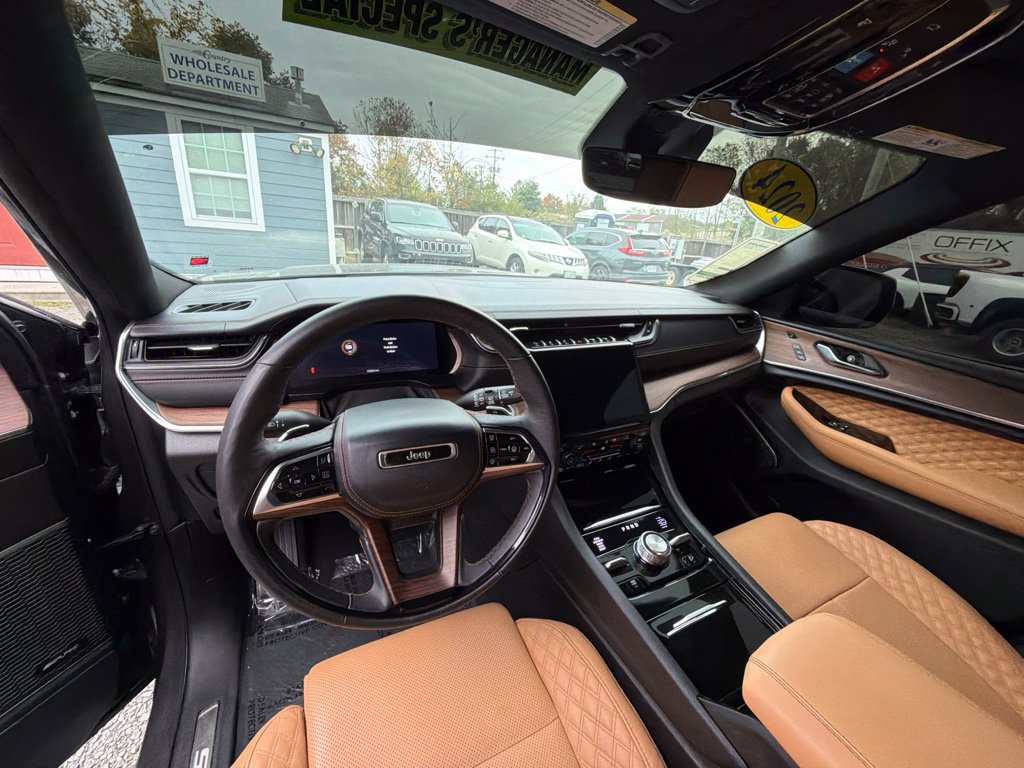 Used 2024 Jeep Grand Cherokee Summit w/ High Altitude Package AWD/4WD image 13