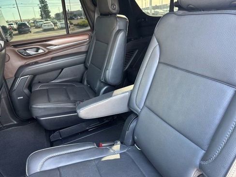 Used 2021 GMC Yukon Denali w/ Denali Premium Package image 13