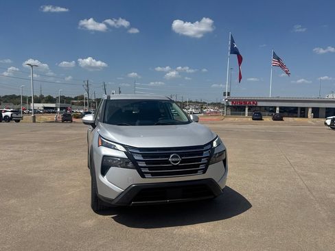 Certified 2024 Nissan Rogue SV AWD/4WD image 4