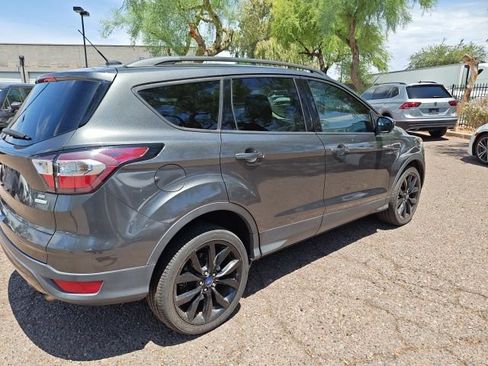 Used 2017 Ford Escape SE w/ SE Sport Appearance Package FWD image 11