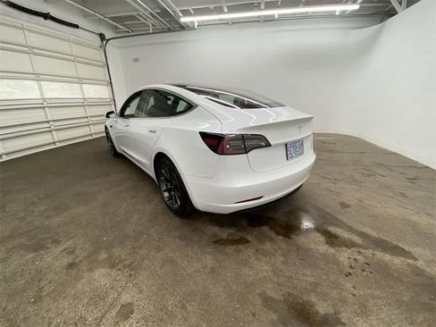 Used 2018 Tesla Model 3 Long Range image 4
