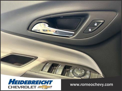 Used 2024 Chevrolet Equinox LS w/ LS Convenience Package FWD image 11
