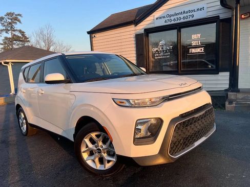 Used 2022 Kia Soul LX w/ Technology Package FWD image 1