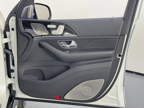 Used 2023 Mercedes-Benz Maybach GLS 600 4MATIC image 59