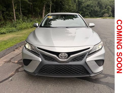 Used 2018 Toyota Camry SE FWD image 3