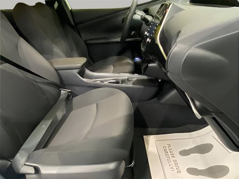 Used 2022 Toyota Prius LE image 16