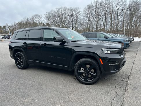 Used 2025 Jeep Grand Cherokee L Limited w/ Black Appearance Package image 2