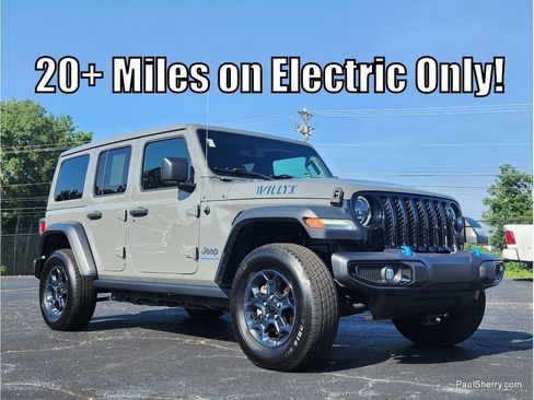 Used 2023 Jeep Wrangler Unlimited w/ Sun & Screen Package AWD/4WD image 9