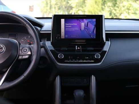 Certified 2025 Toyota Corolla Cross LE FWD image 25
