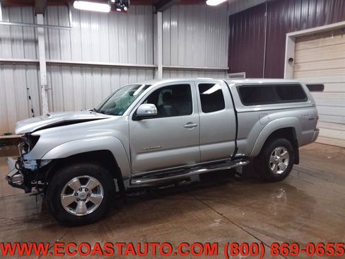 Used 2013 Toyota Tacoma 4x4 Access Cab V6 w/ TRD Sport Pkg image 5
