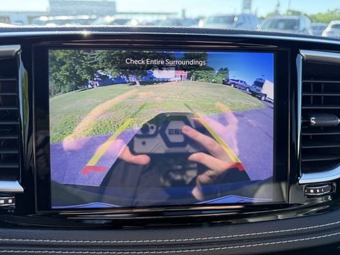 Used 2025 Chrysler Pacifica Limited FWD image 30