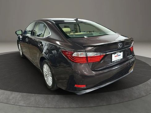 Used 2013 Lexus ES 350 w/ Luxury Pkg image 3