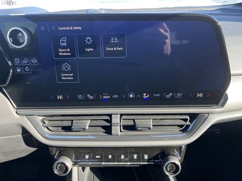 Used 2025 Chevrolet Equinox EV RS w/ Active Safety Package 3 image 28