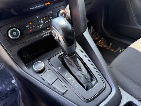 Used 2016 Ford Focus SE w/ SE Cold Weather Package FWD image 15