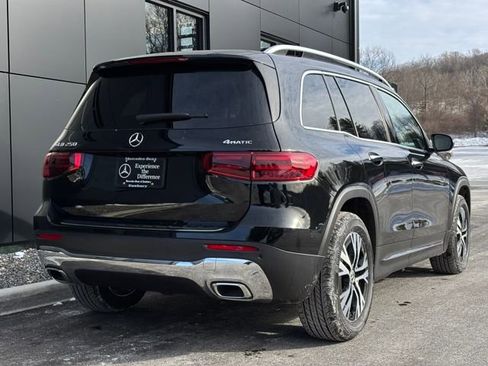 Used 2025 Mercedes-Benz GLB 250 4MATIC image 7