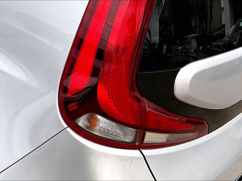 Used 2020 Kia Soul S image 26