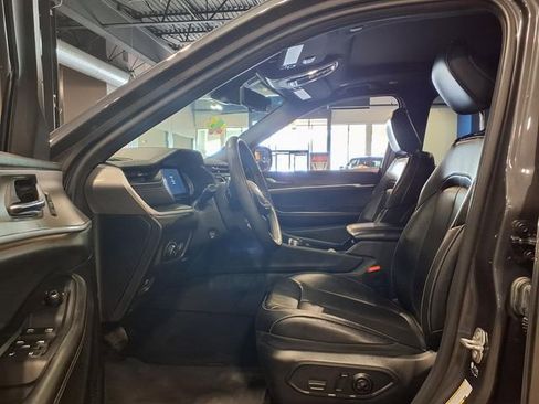 Used 2024 Jeep Grand Cherokee L Limited w/ Luxury Tech Group II AWD/4WD image 17