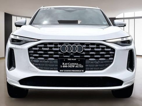 Used 2025 Audi Q5 Premium w/ Premium Plus AWD/4WD image 2