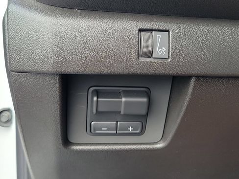 Used 2026 Chevrolet Colorado Trail Boss AWD/4WD image 14
