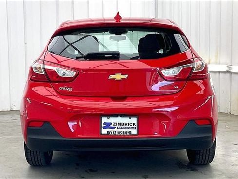 Used 2017 Chevrolet Cruze LT w/ Convenience Package FWD image 4