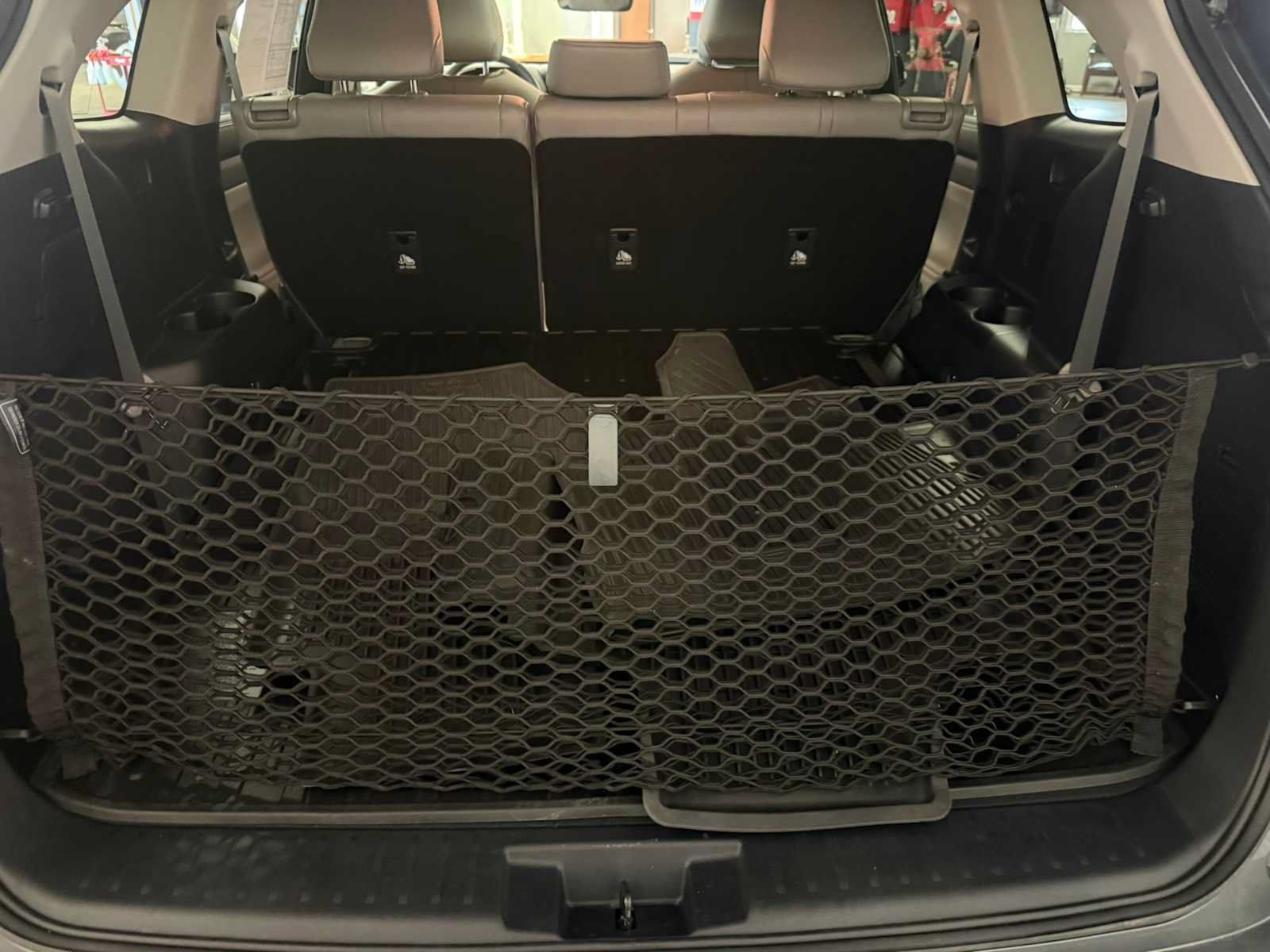 Used 2024 Toyota Highlander XLE AWD/4WD image 25