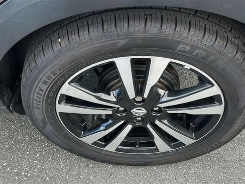 Used 2019 Nissan Kicks SV FWD image 14