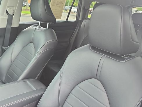 Used 2022 Toyota Highlander XLE FWD image 16
