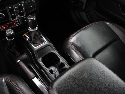 Used 2021 Jeep Gladiator Rubicon AWD/4WD image 16