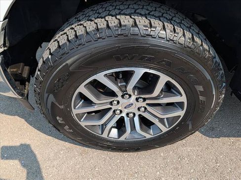 Used 2022 Ford F150 Lariat w/ Equipment Group 501A Mid AWD/4WD image 9