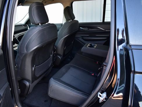 Used 2023 Jeep Grand Cherokee Laredo image 20