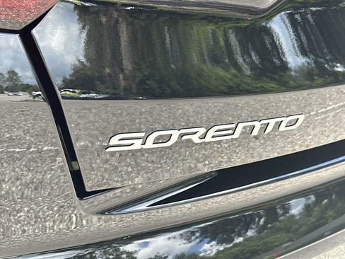Used 2023 Kia Sorento SX AWD/4WD image 11