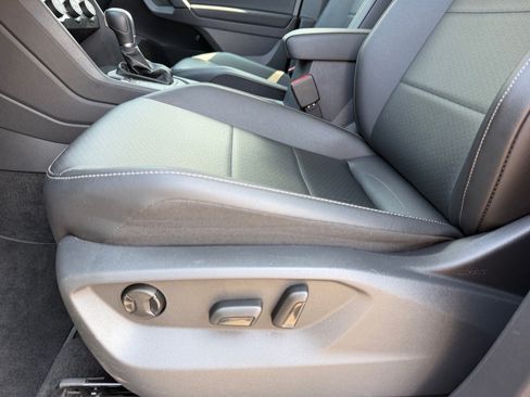 Used 2019 Volkswagen Tiguan SEL FWD image 11