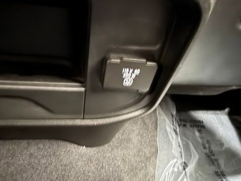 Used 2024 RAM 2500 Laramie w/ Safety Group image 39