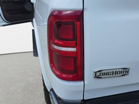 Used 2025 RAM 1500 Limited AWD/4WD image 32