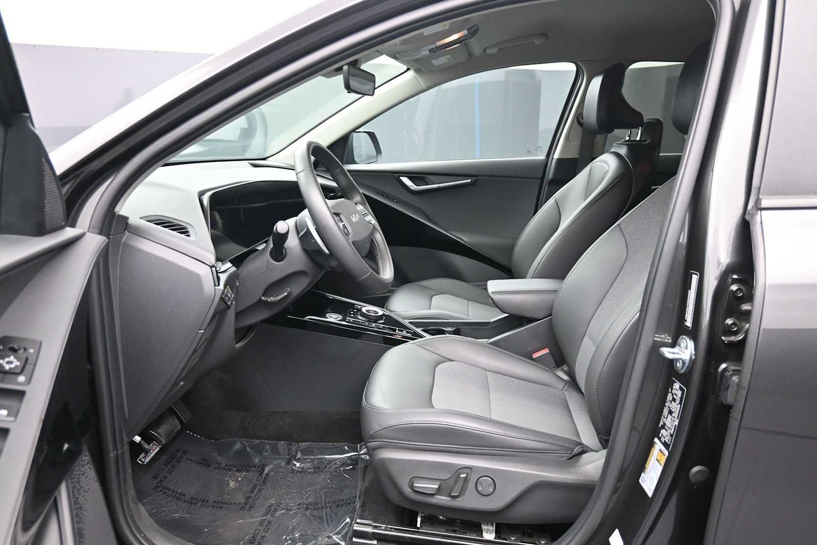 Certified 2025 Kia Niro EX w/ EX Cold Weather Package FWD image 18