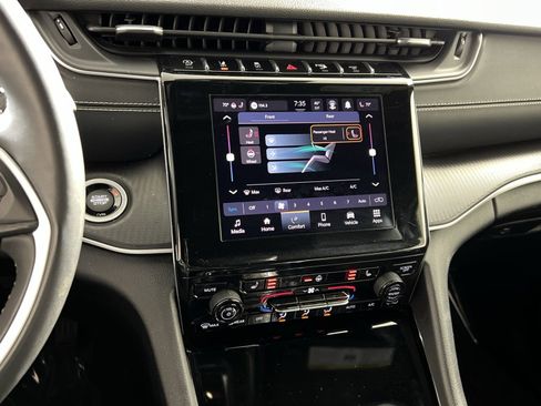 Used 2023 Jeep Grand Cherokee L Laredo image 19