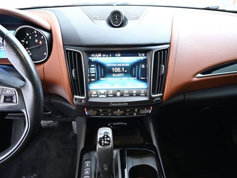 Used 2020 Maserati Levante image 25