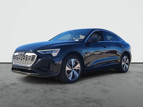 Used 2024 Audi Q8 e-tron Premium Plus w/ Premium Plus Package image 2