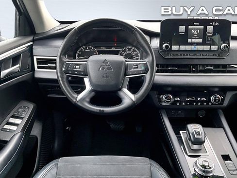Used 2023 Mitsubishi Outlander SE image 5