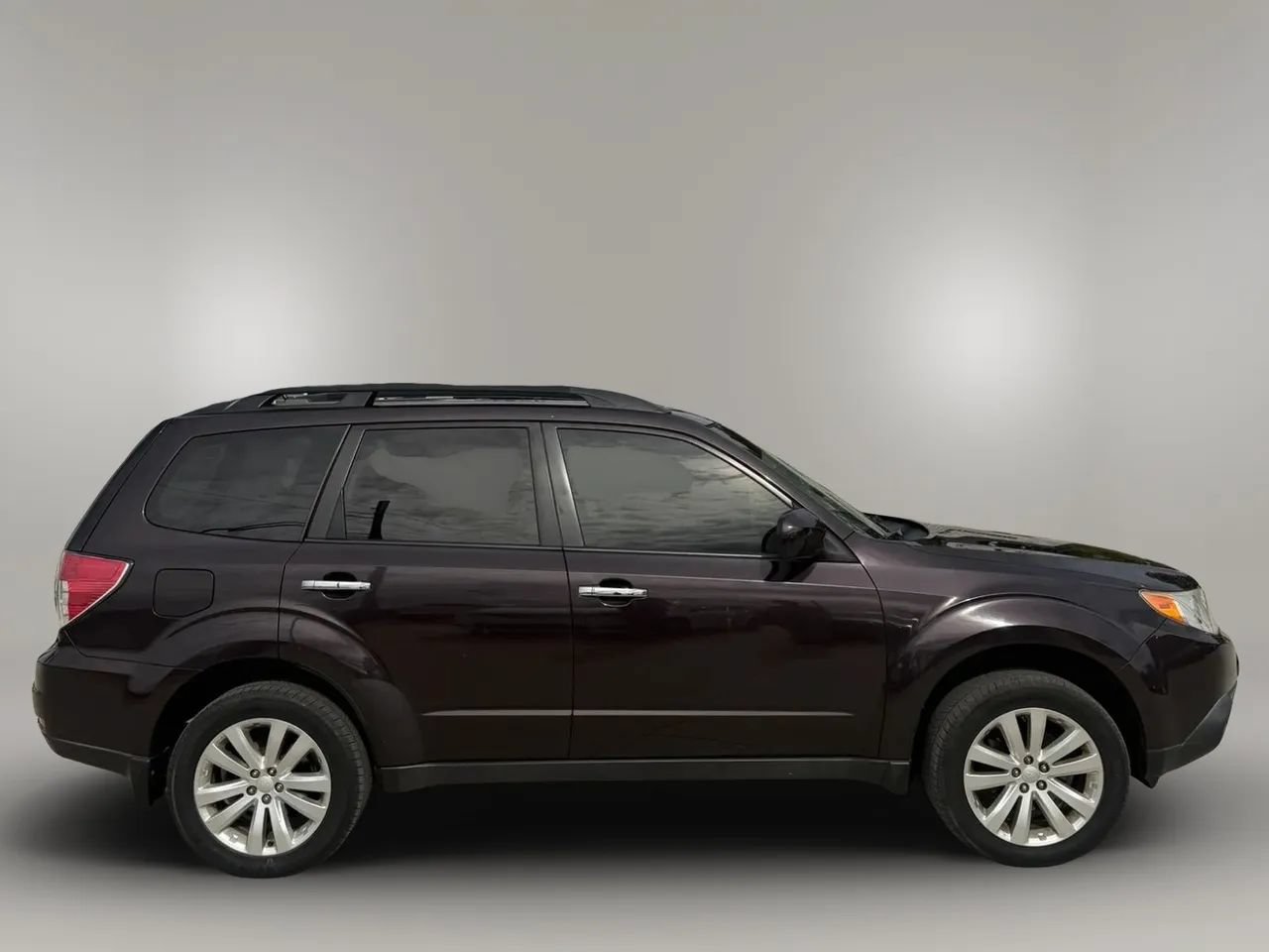 Used 2013 Subaru Forester 2.5X Premium w/ All-Weather Plus Pkg AWD/4WD image 8