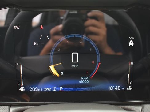 Used 2025 Chevrolet TrailBlazer LT AWD/4WD image 21