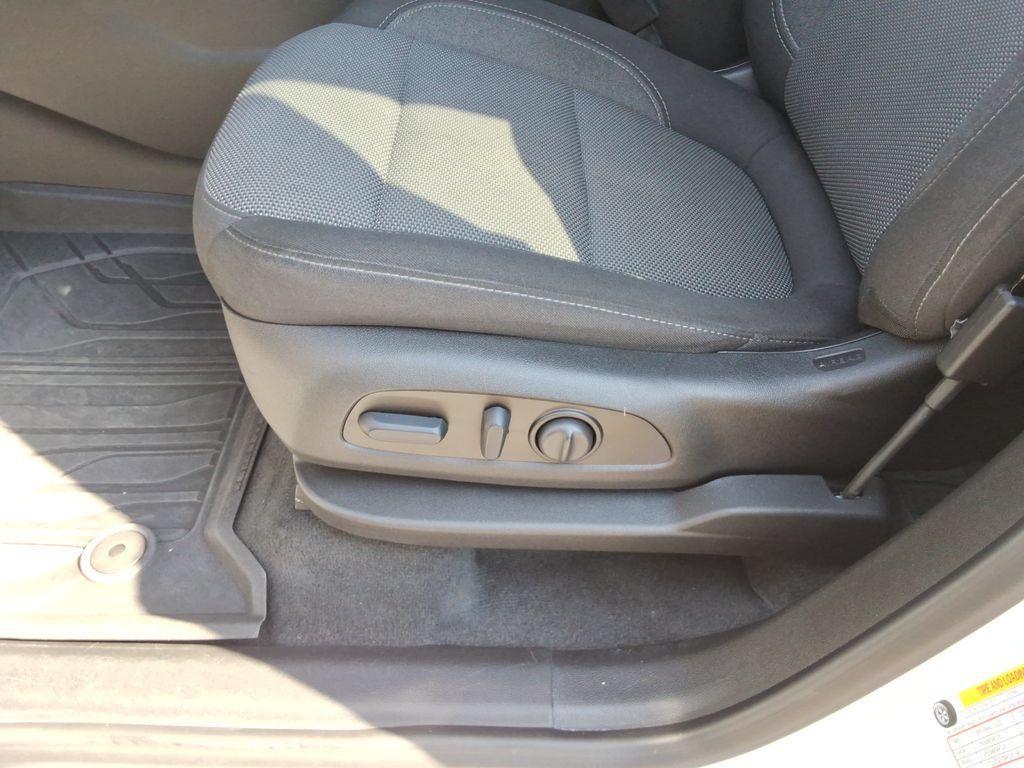 Certified 2023 Chevrolet Traverse LT FWD image 24