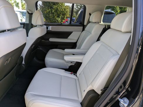 Used 2025 Hyundai Santa Fe Calligraphy image 16