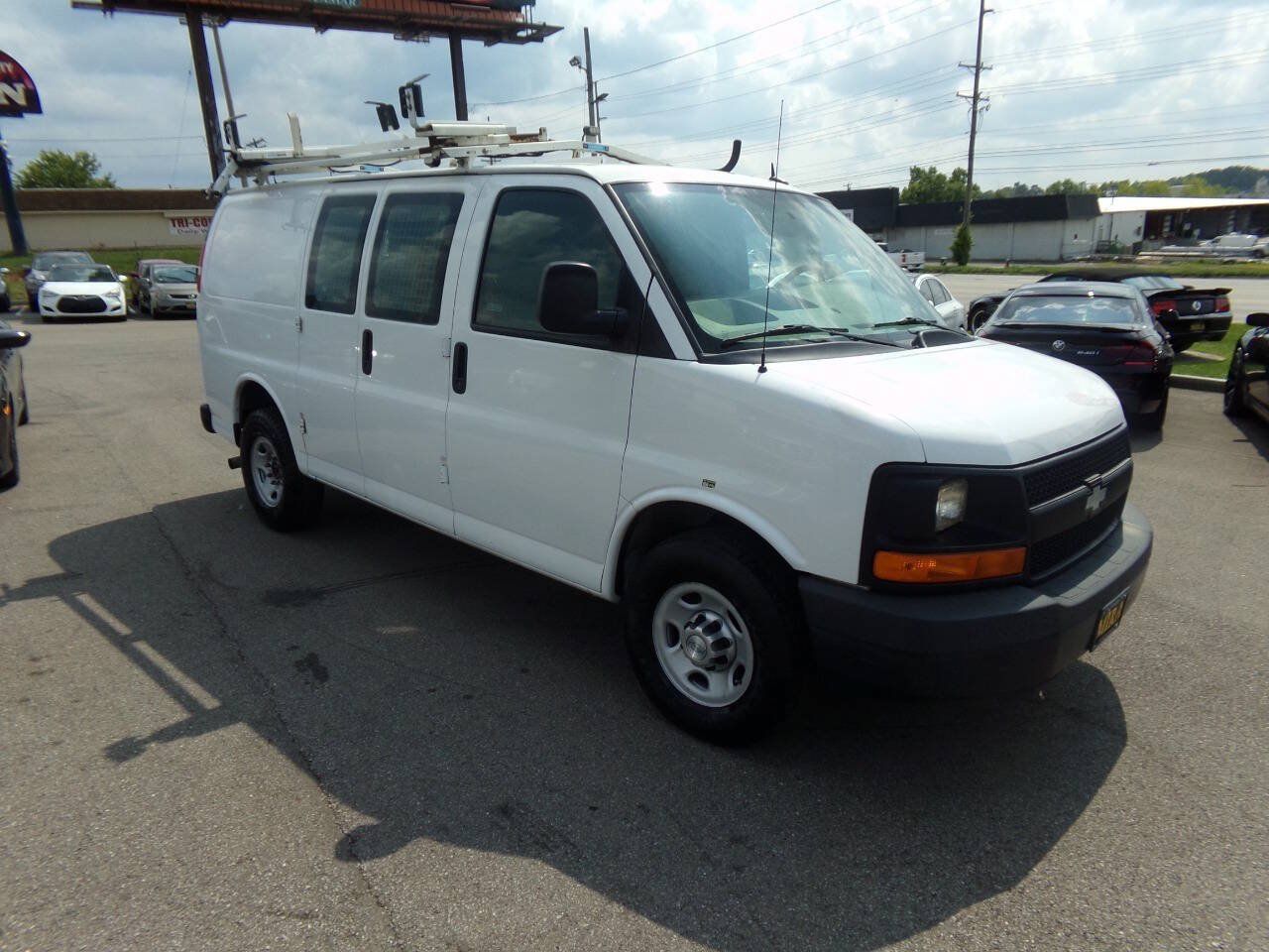 Used 2015 Chevrolet Express 2500 RWD image 4