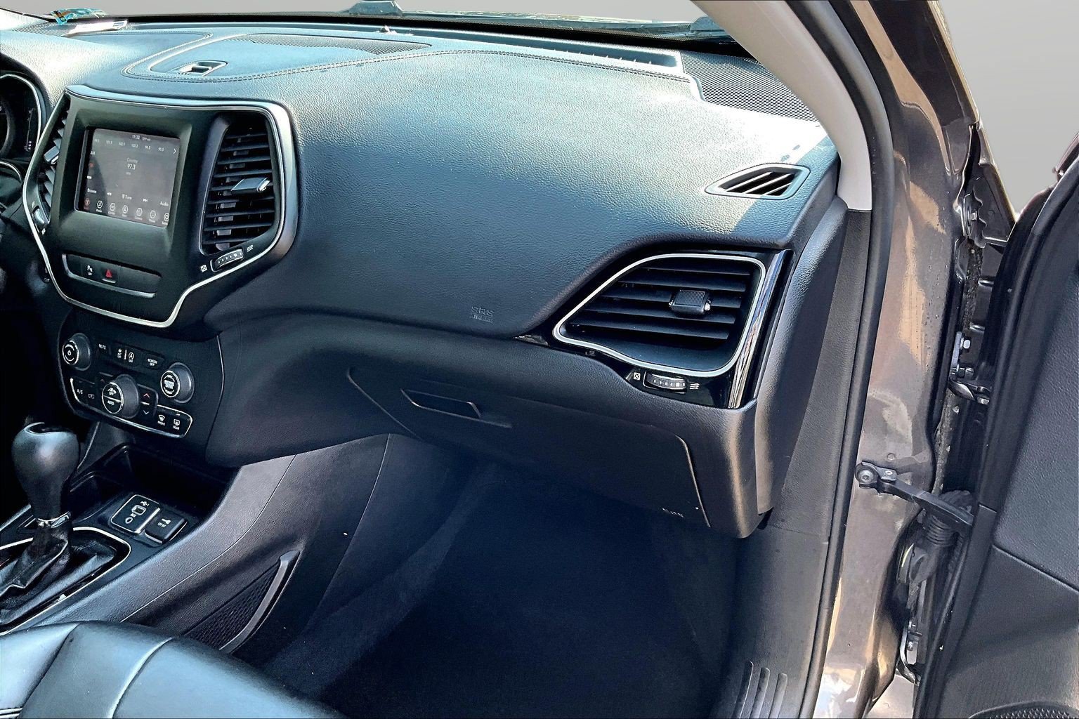 Used 2019 Jeep Cherokee Latitude Plus FWD image 21