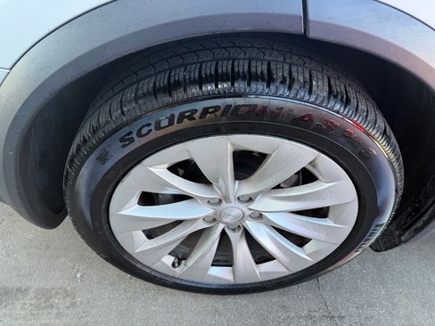 Used 2016 Tesla Model X image 25