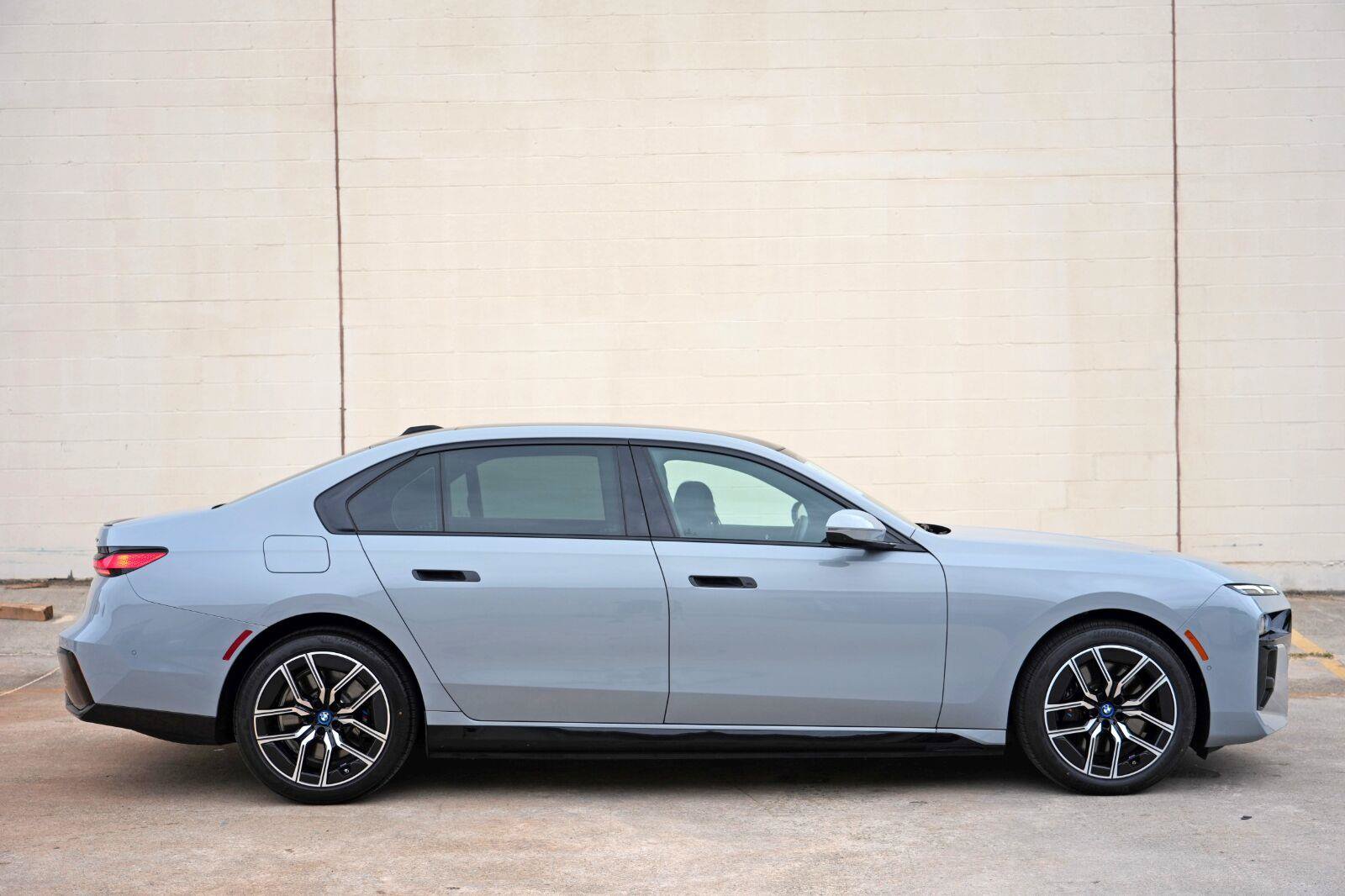 Used 2023 BMW i7 xDrive60 w/ Parking Assistance Package AWD/4WD image 65